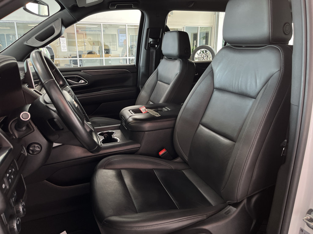 Used 2024 Chevrolet Suburban LT w/ Luxury Package RWD image 14