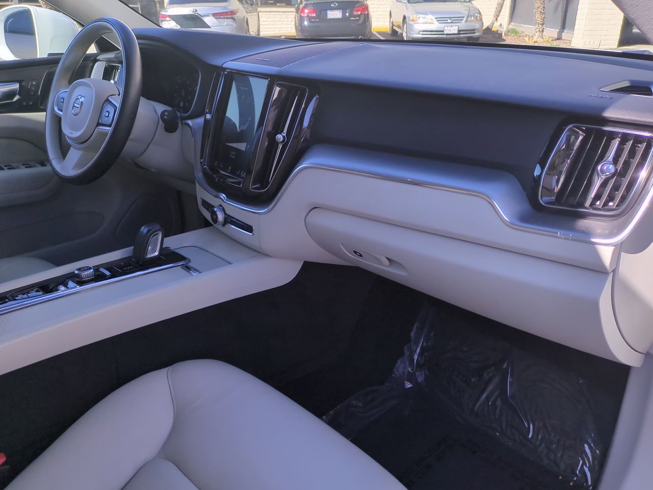 Used 2020 Volvo XC60 T8 Momentum image 35