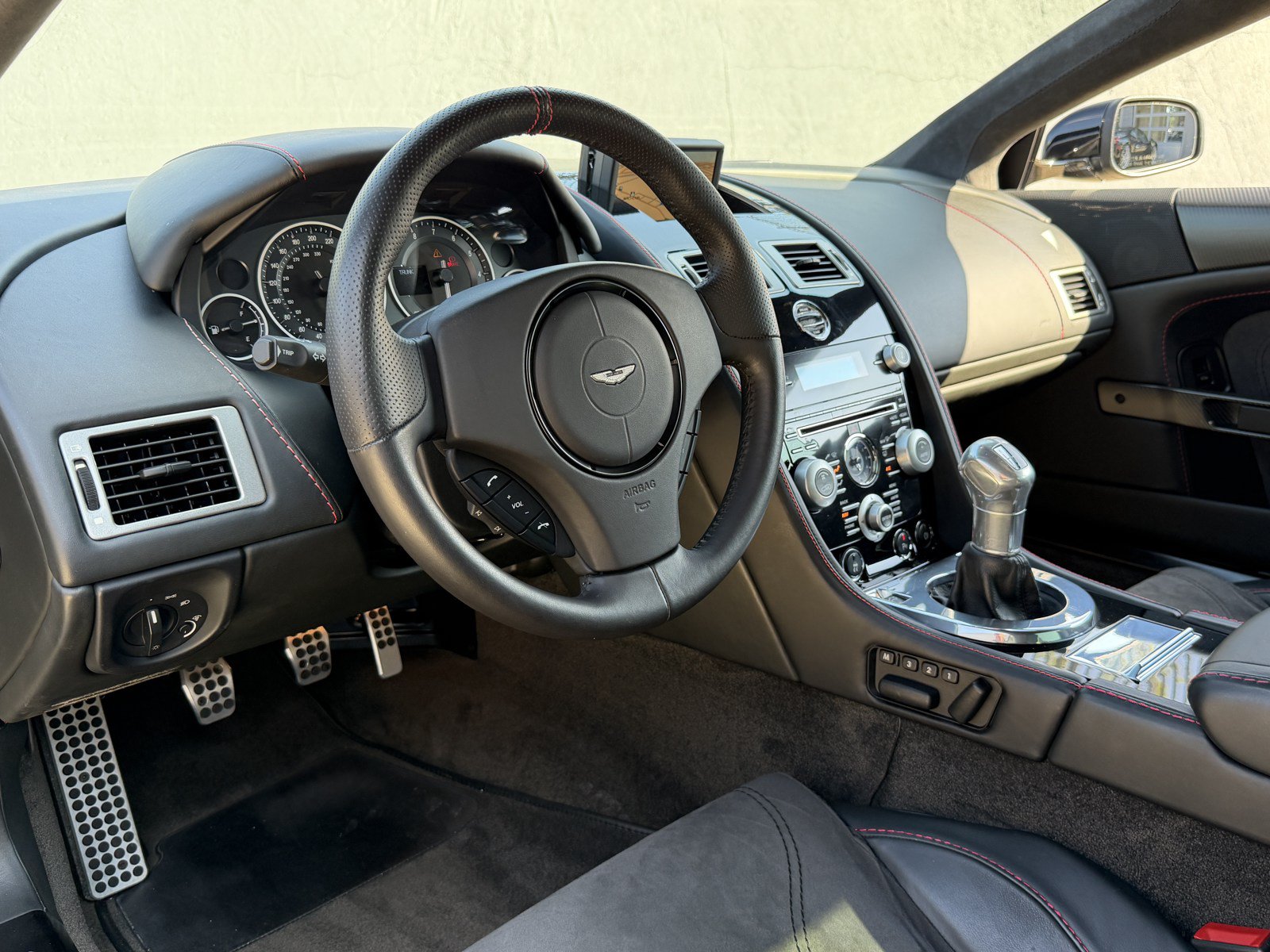 Used 2009 Aston Martin DBS Coupe RWD image 3