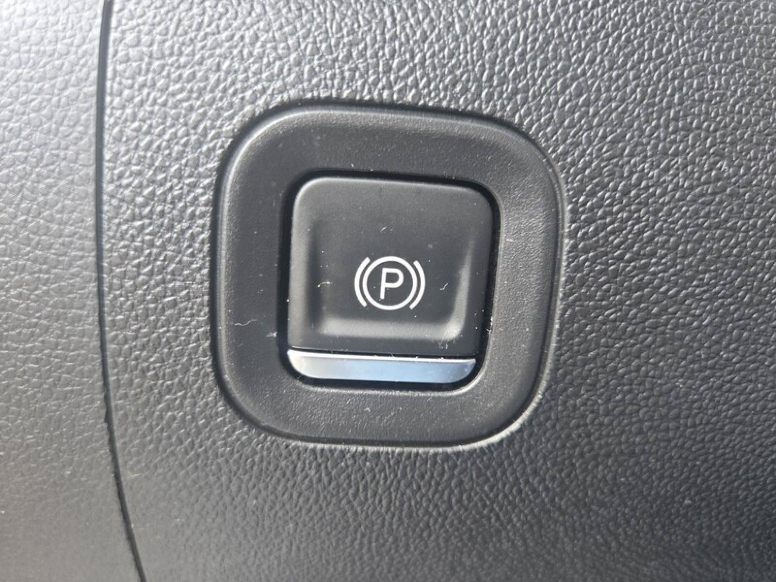 Used 2021 GMC Sierra 1500 Denali w/ Denali Premium Package RWD image 13