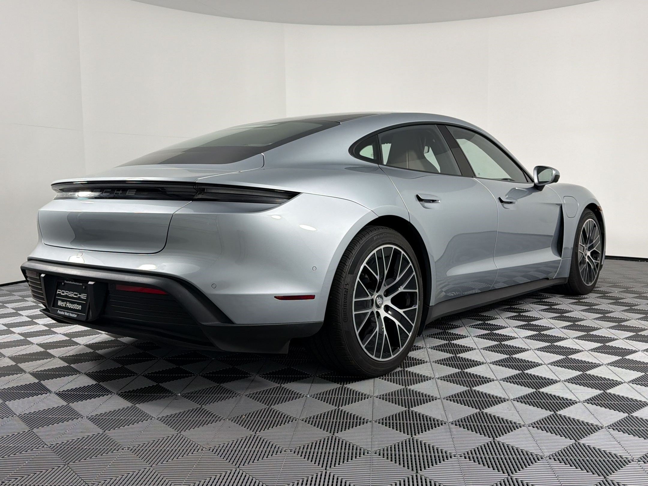 Certified 2022 Porsche Taycan RWD image 9
