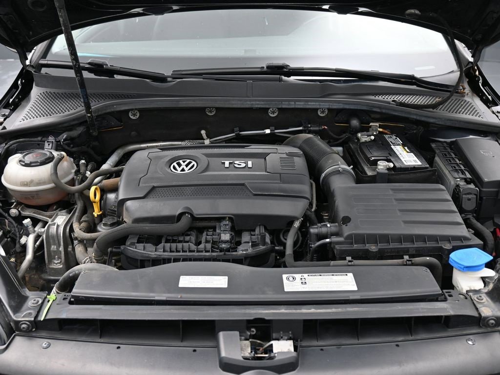 Used 2018 Volkswagen Golf S image 40