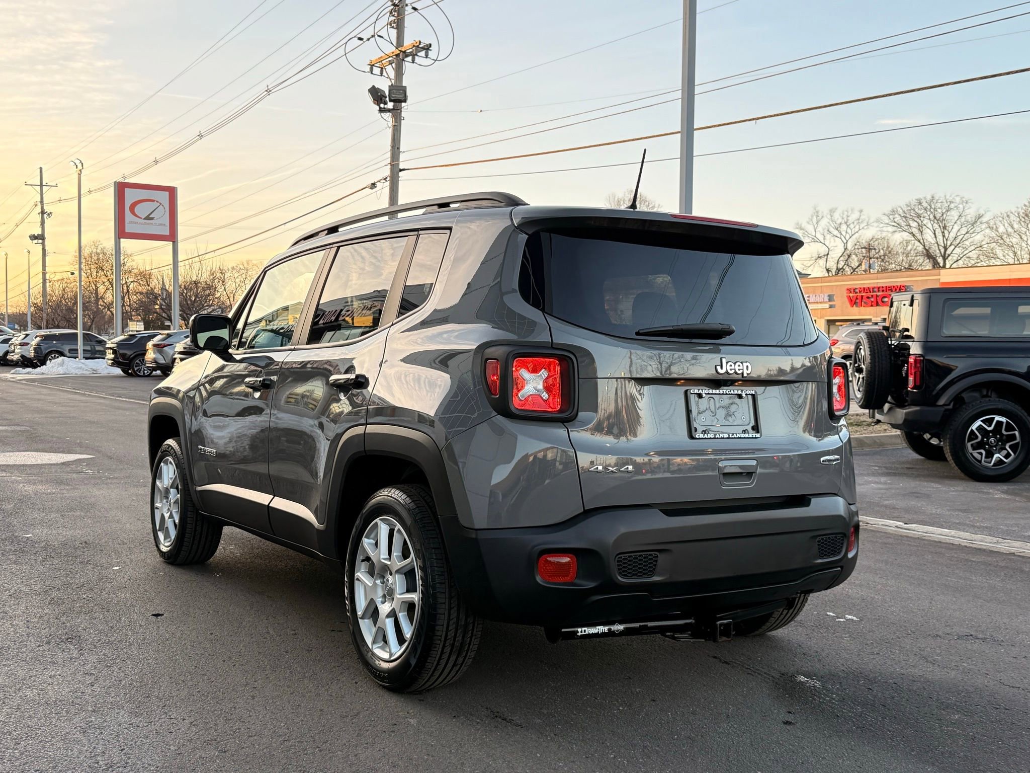 Used 2019 Jeep Renegade Latitude w/ Cold Weather Group image 3