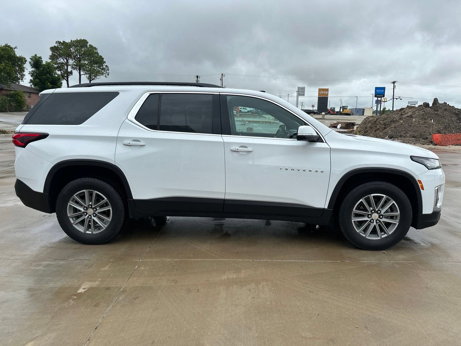 Used 2022 Chevrolet Traverse LT FWD image 6