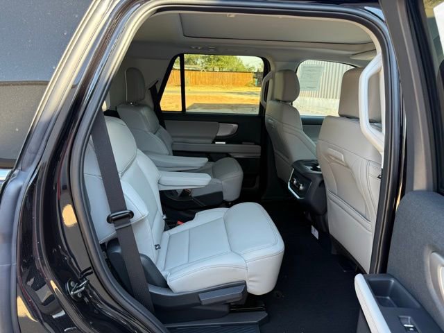 New 2025 Ford Expedition Active image 10