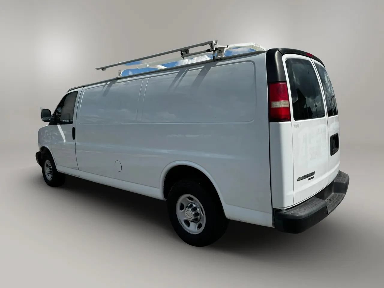 Used 2012 Chevrolet Express 2500 Extended RWD image 7