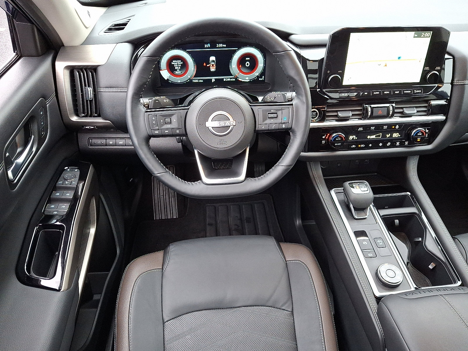 Used 2024 Nissan Pathfinder Platinum image 11