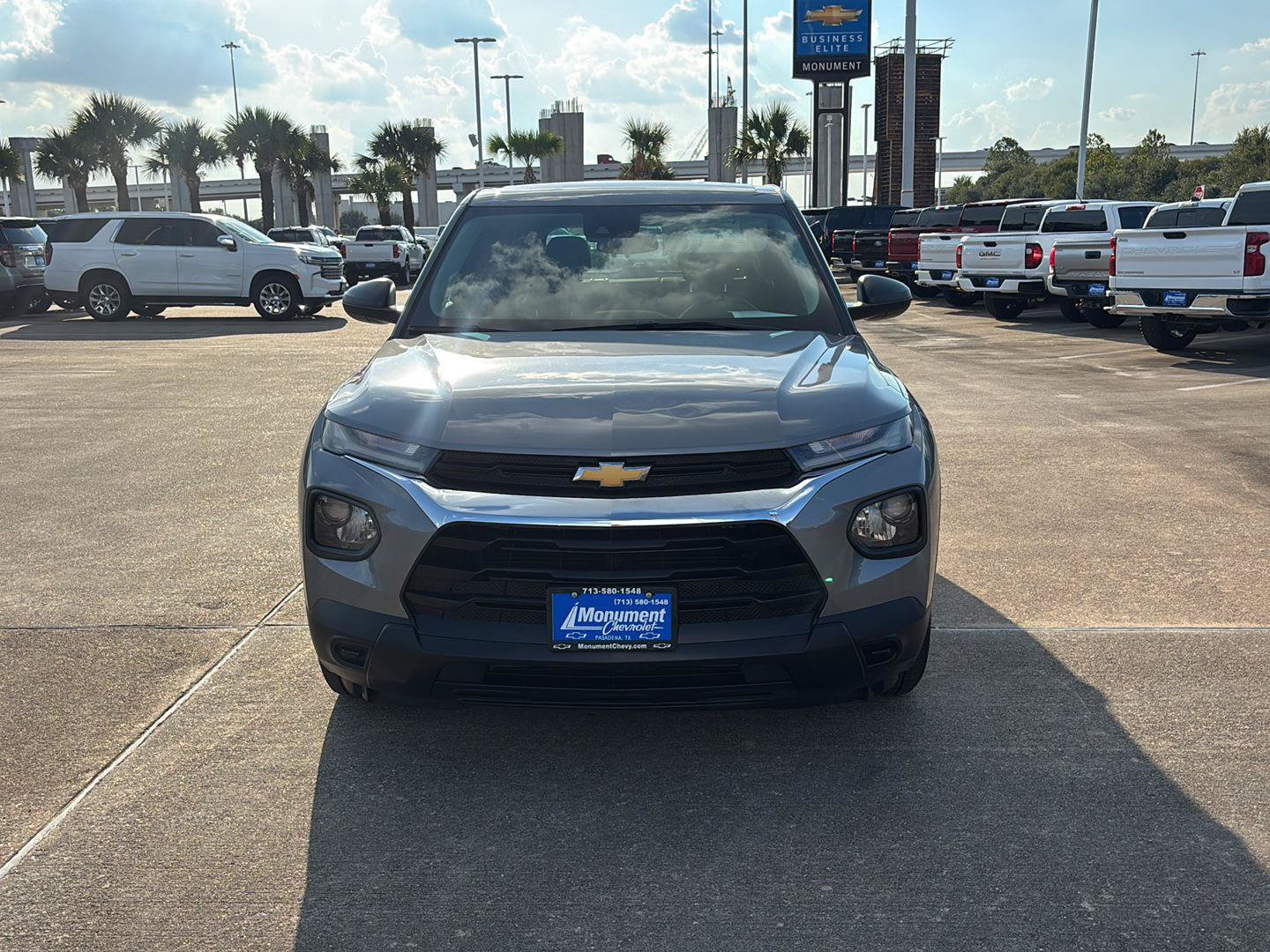 Used 2023 Chevrolet TrailBlazer LS FWD image 2
