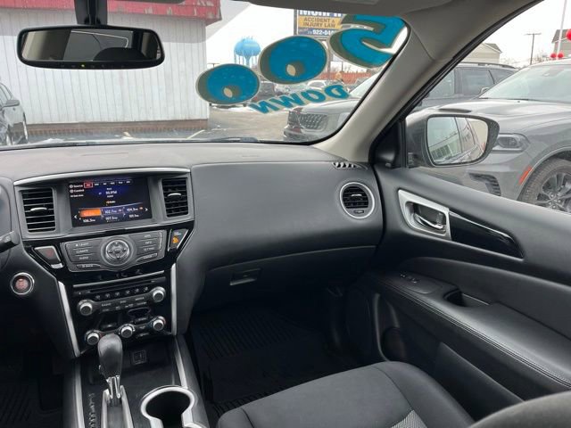 Used 2019 Nissan Pathfinder SV image 40