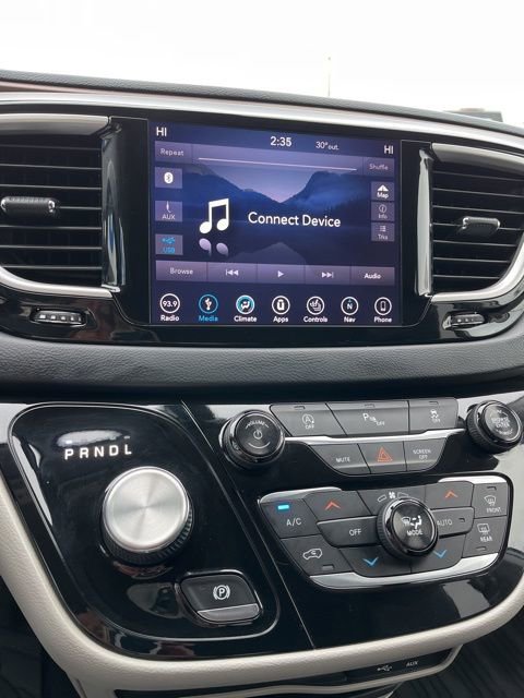 Used 2018 Chrysler Pacifica Touring-L w/ Premium Audio Group image 43