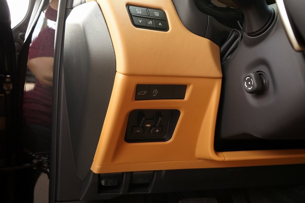 Used 2025 Lexus LX 600 4WD w/ Luxury Package image 32