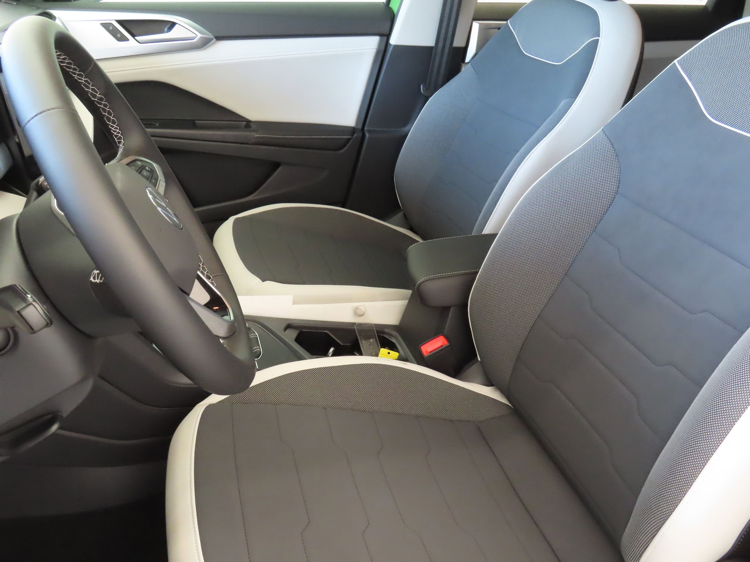 New 2025 Volkswagen Taos SE image 12