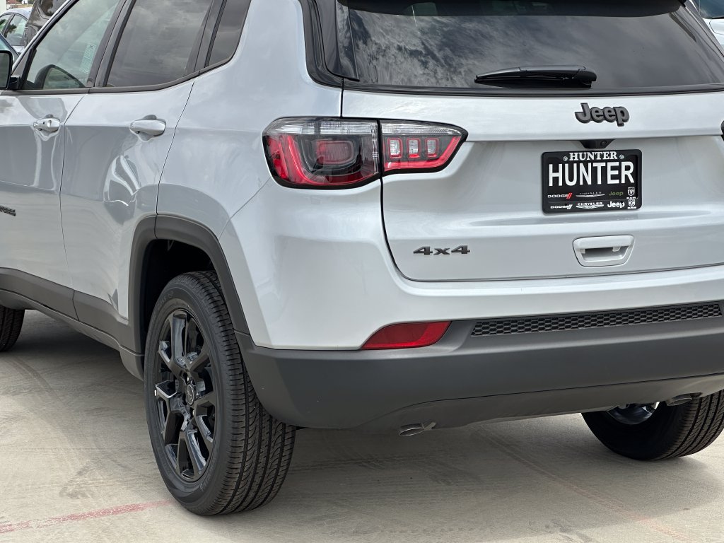 New 2026 Jeep Compass Latitude AWD/4WD image 5