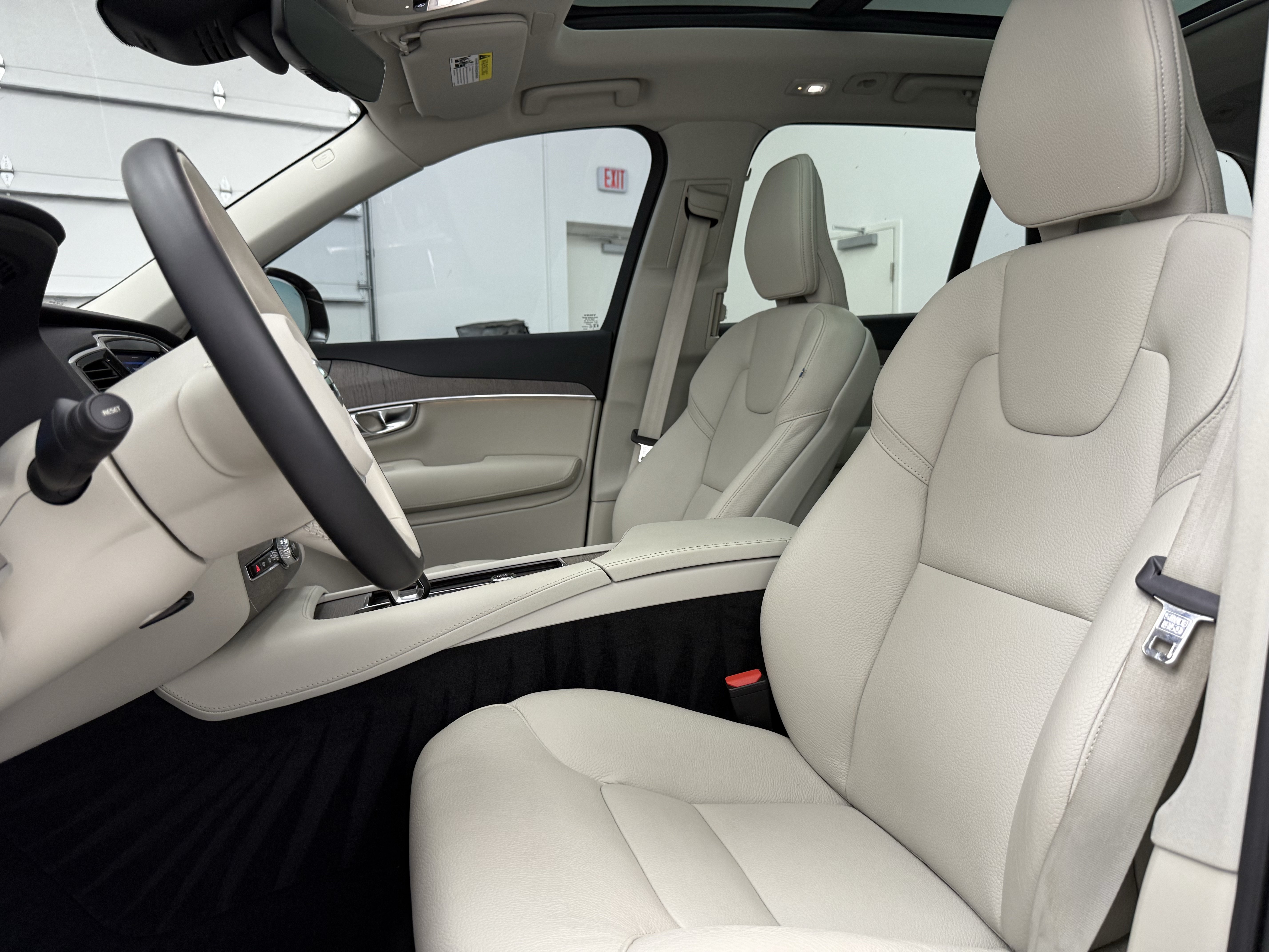 Certified 2023 Volvo XC90 B6 Plus w/ Protection Package Premier AWD/4WD image 12