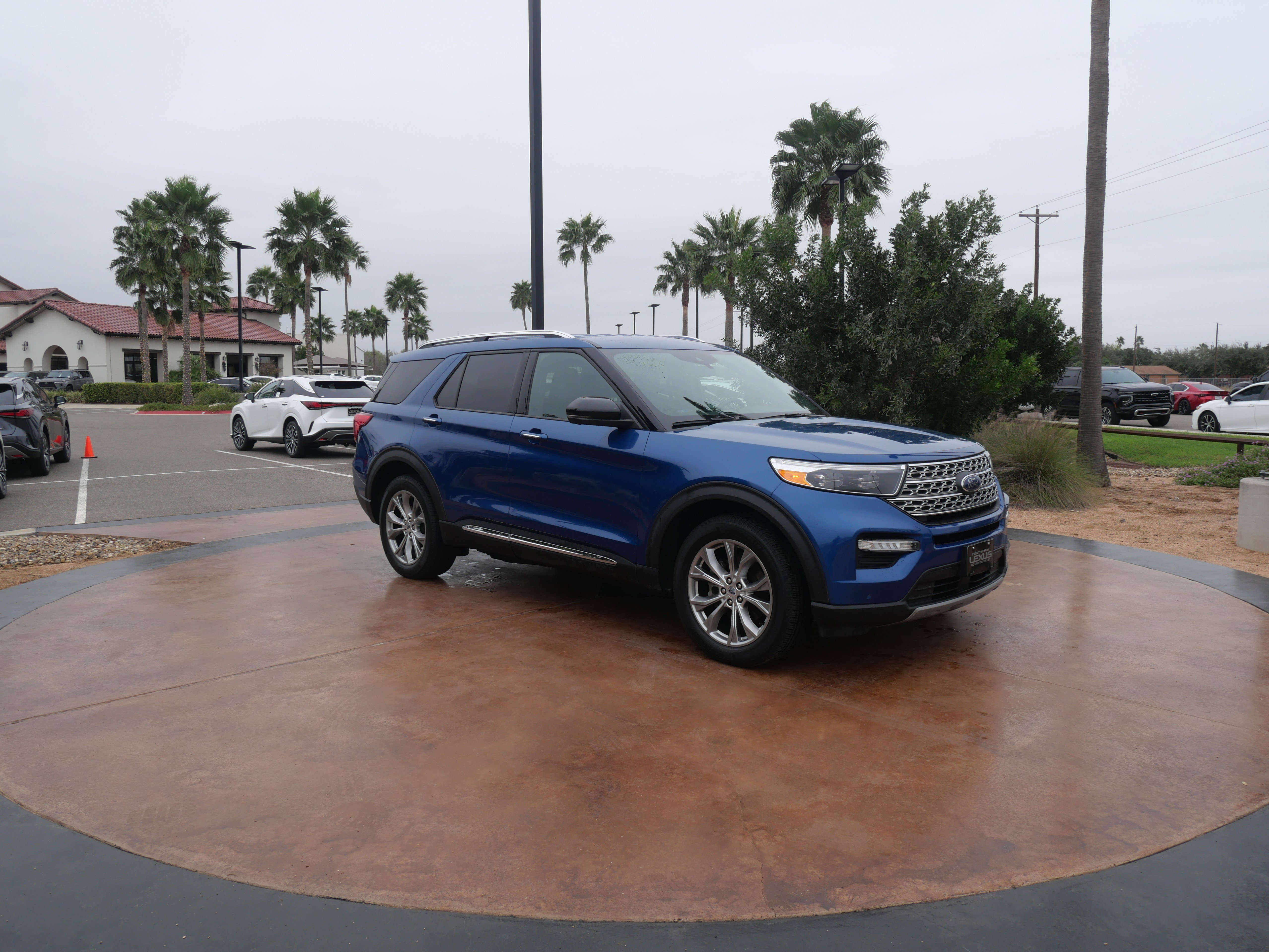Used 2020 Ford Explorer Limited image 1