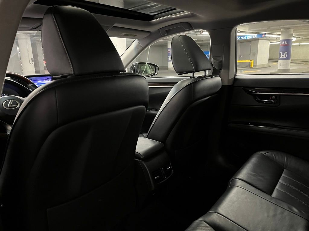 Used 2018 Lexus ES 350 w/ Luxury Package w/Wood Trim image 21