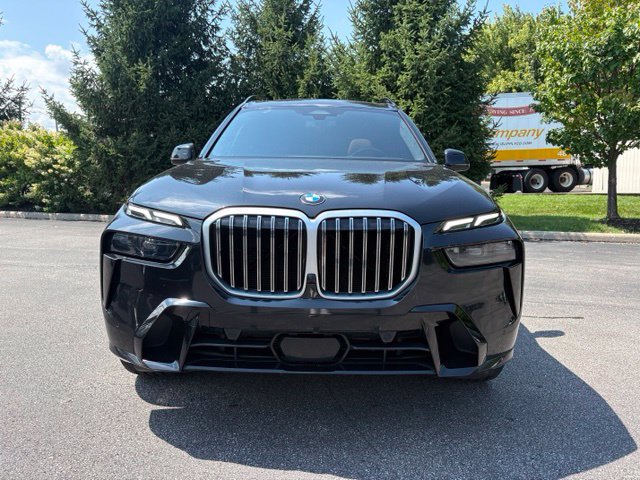 Used 2023 BMW X7 xDrive40i w/ M Sport Package AWD/4WD image 13
