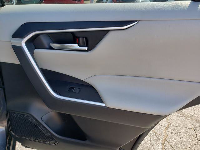 Used 2022 Toyota RAV4 XLE image 15