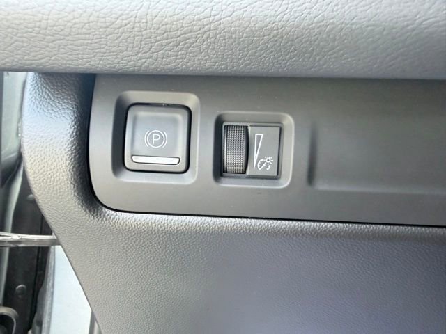 Used 2025 Cadillac XT4 Premium Luxury image 20