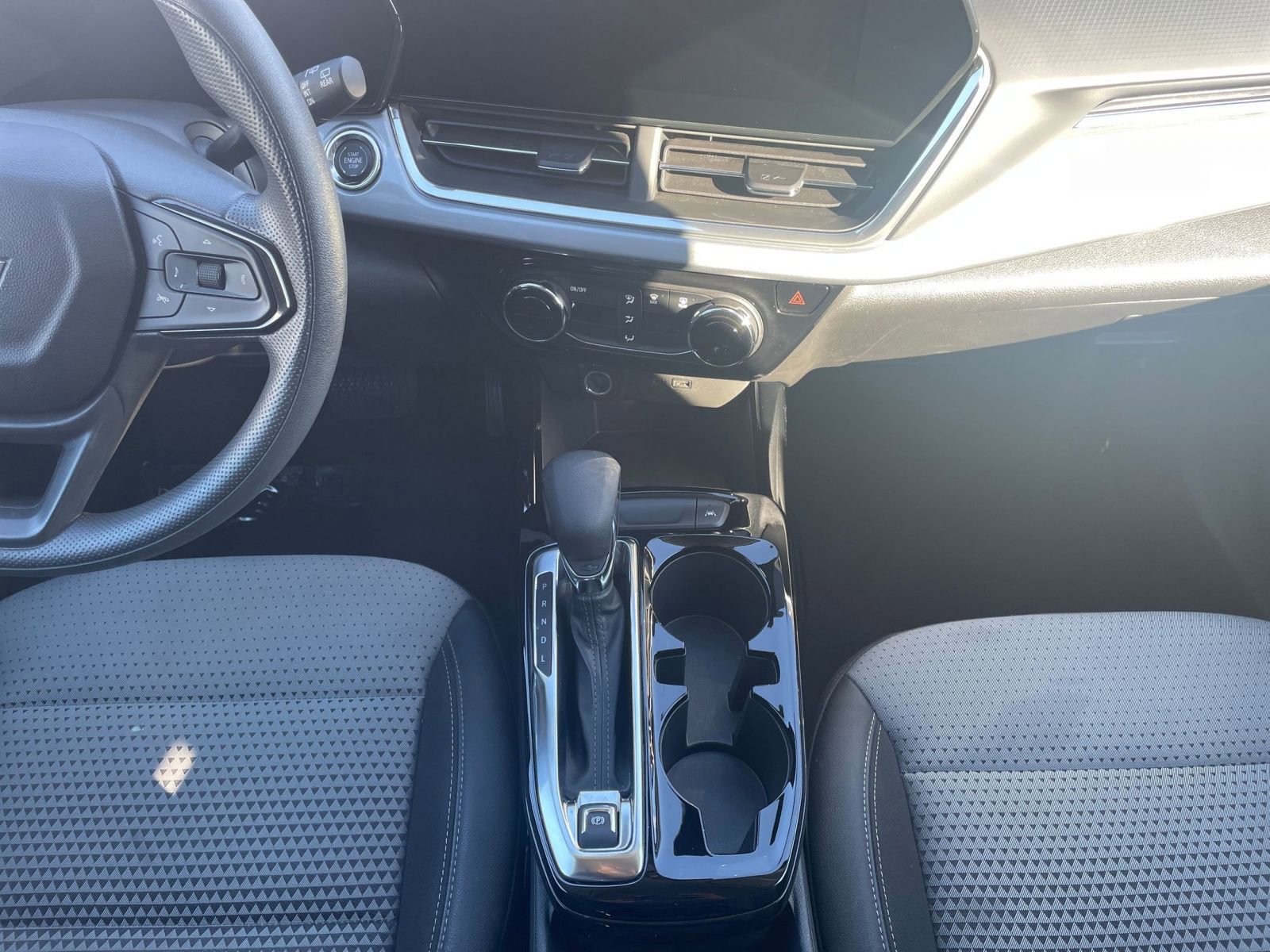 Used 2025 Chevrolet Trax LT image 40