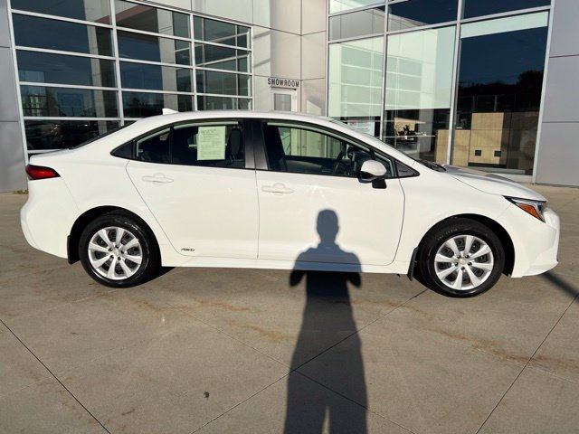 Used 2025 Toyota Corolla LE AWD/4WD image 8