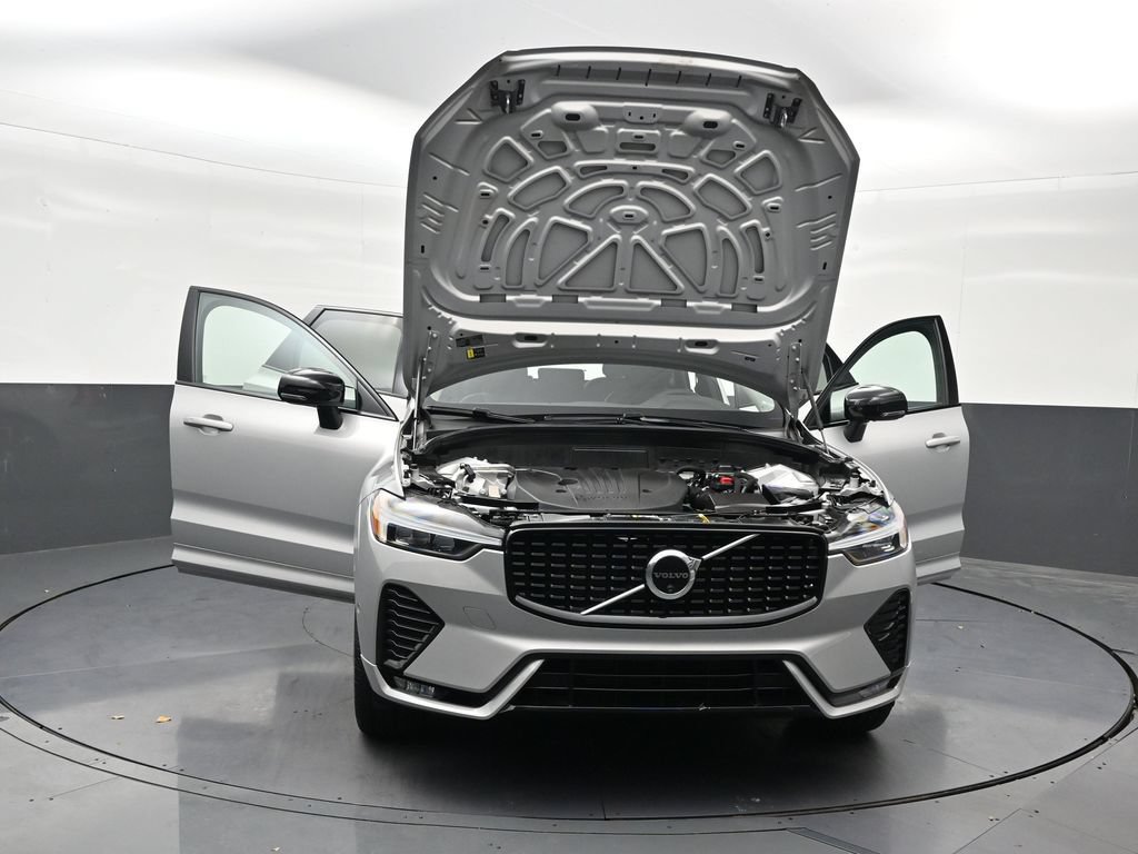 Certified 2024 Volvo XC60 B5 Plus AWD/4WD image 39