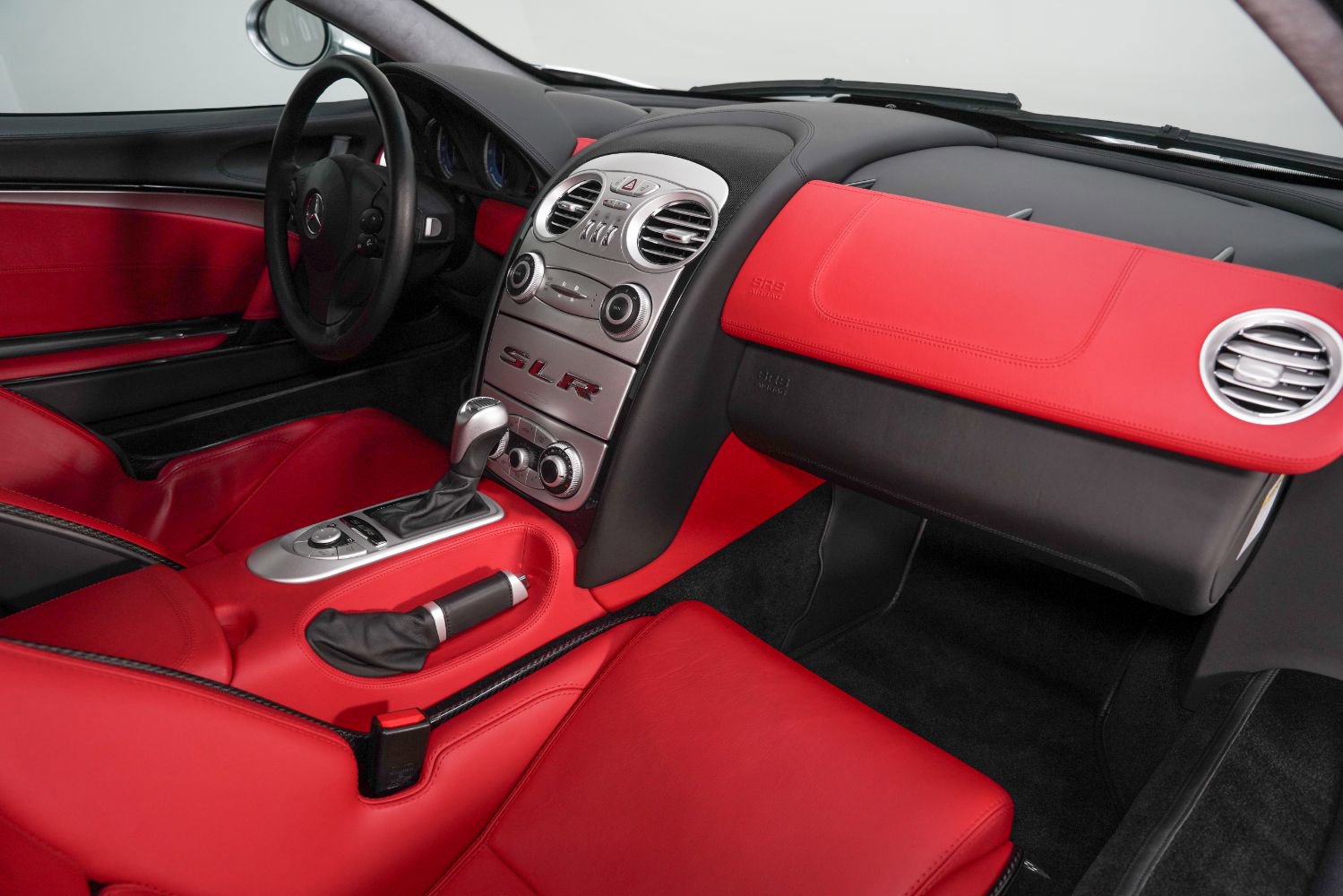 Used 2005 Mercedes-Benz SLR Coupe image 32