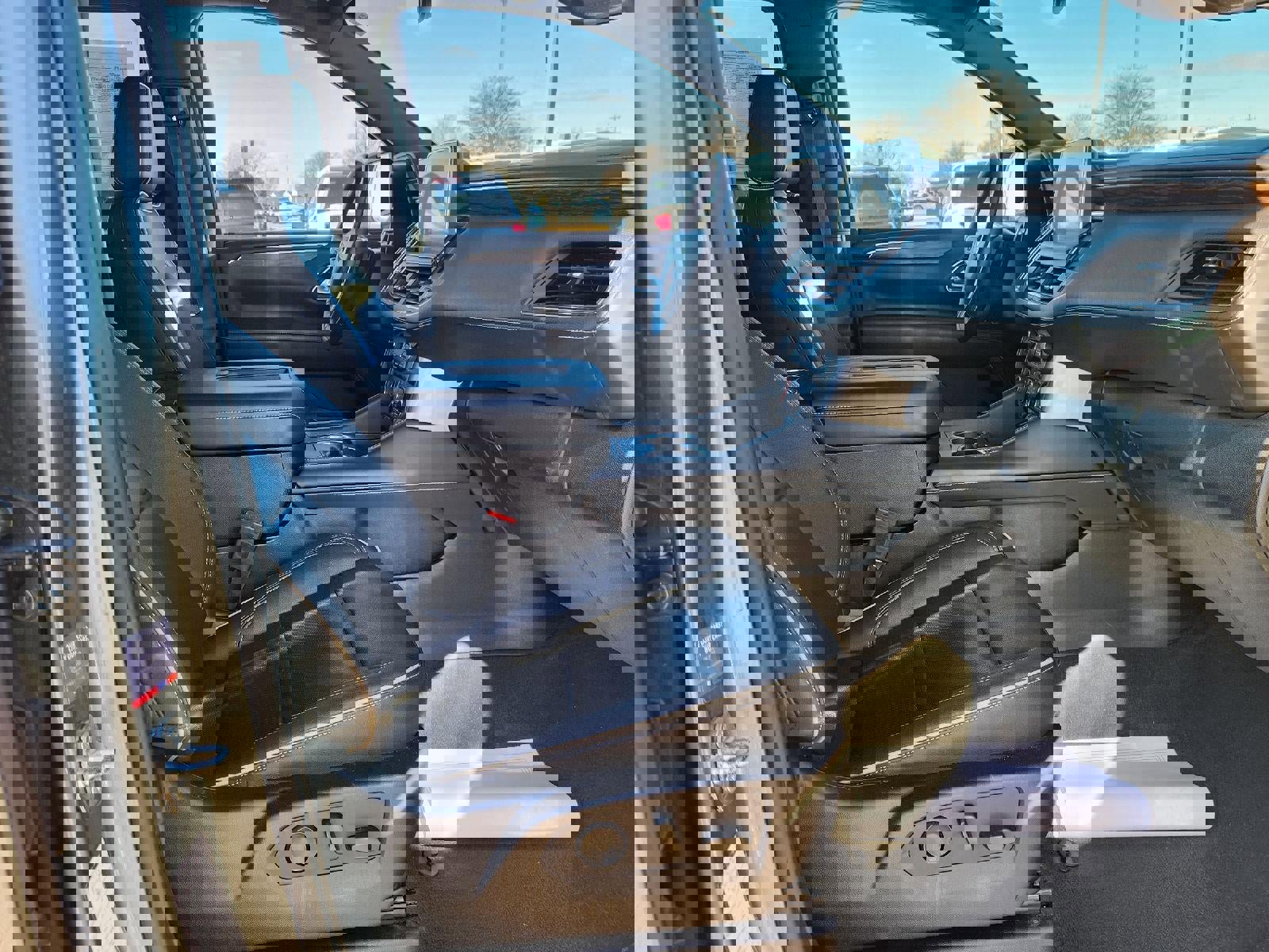 Used 2023 Chevrolet Suburban Premier image 26