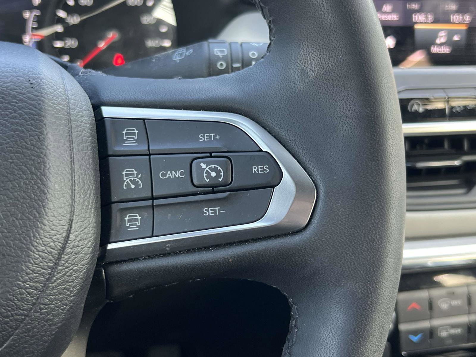 Used 2023 Jeep Compass Limited image 21