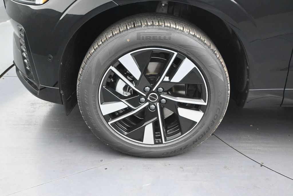 New 2026 Volvo XC60 B5 Plus AWD/4WD image 9