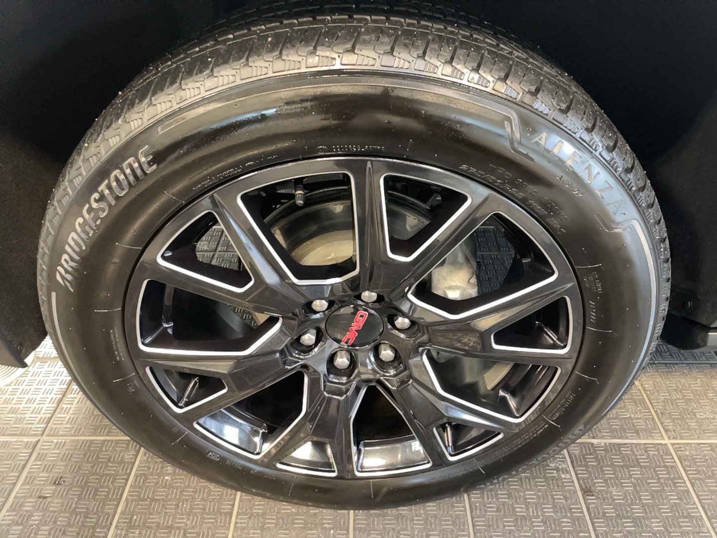 Used 2024 GMC Yukon XL Denali w/ Advanced Technology Package image 5