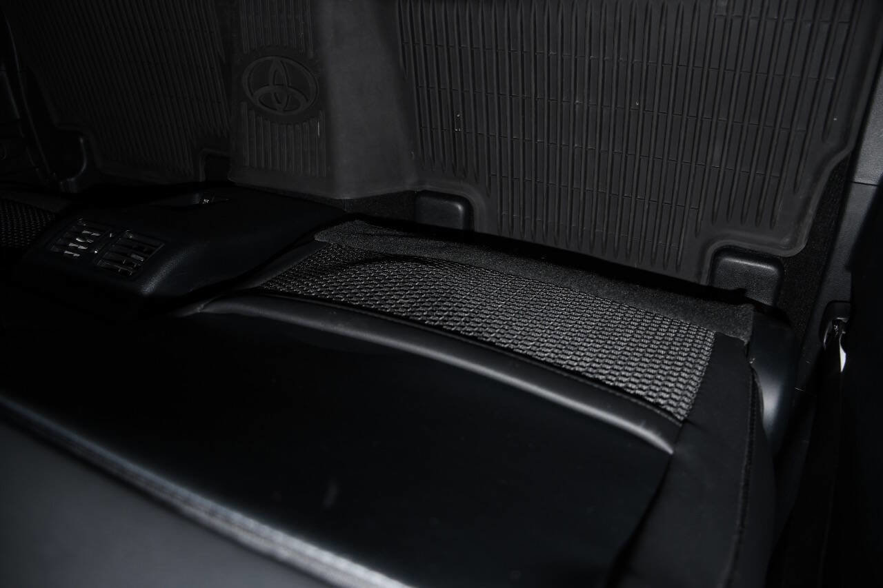 Used 2022 Toyota 4Runner SR5 Premium w/ Moonroof Package AWD/4WD image 18