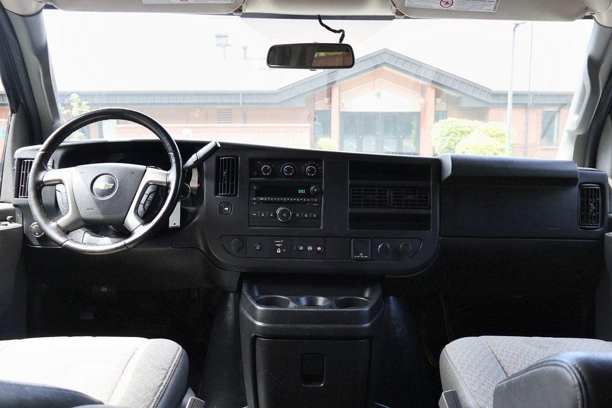 Used 2017 Chevrolet Express 3500 Extended RWD image 27