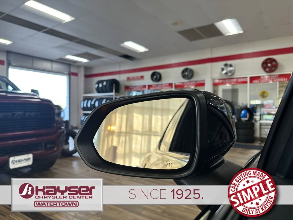 Used 2024 Chevrolet Equinox EV RS image 8