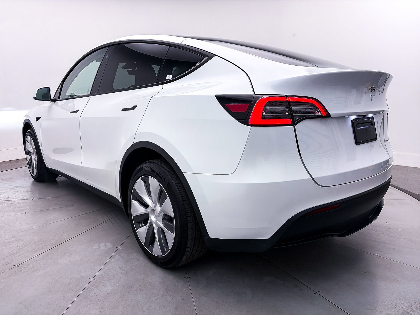 Used 2023 Tesla Model Y Long Range image 24