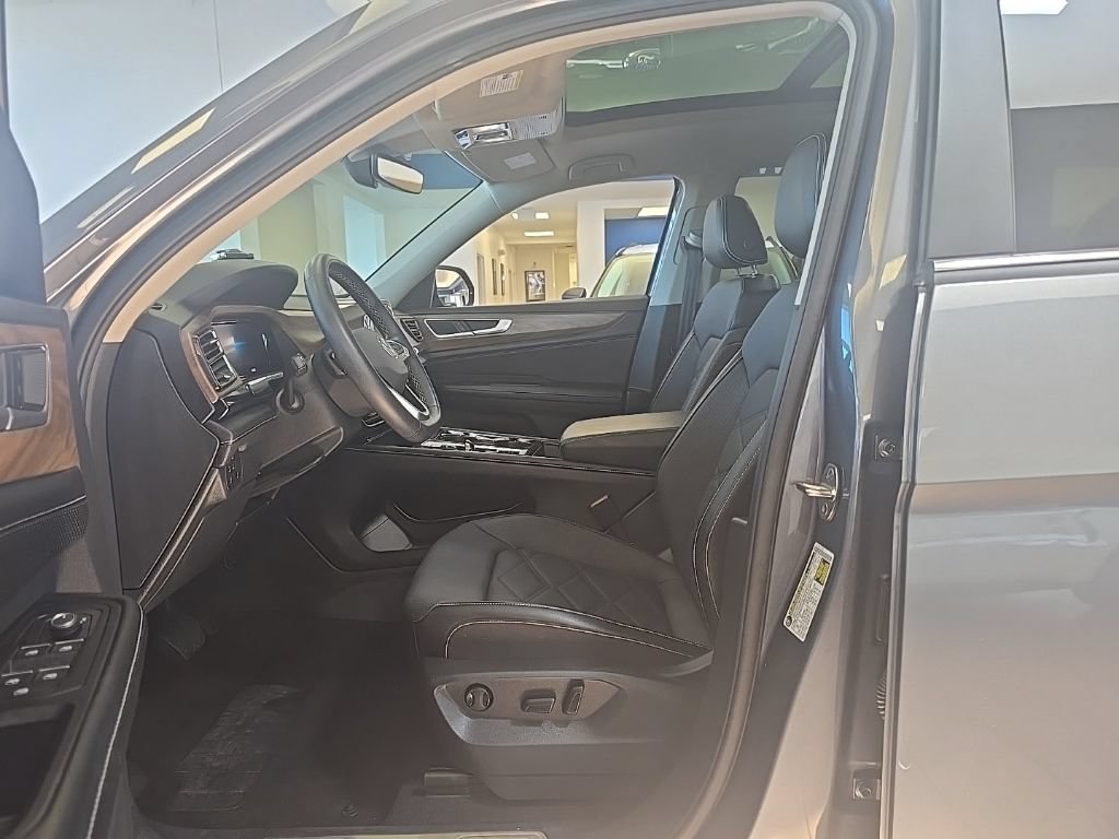 Used 2024 Volkswagen Atlas SE AWD/4WD image 12