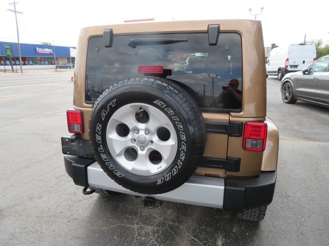 Used 2015 Jeep Wrangler Unlimited Sahara w/ Connectivity Group AWD/4WD image 6