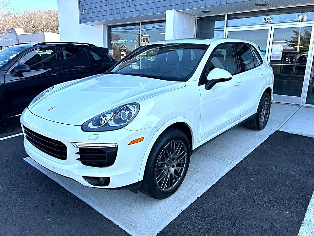 Used 2017 Porsche Cayenne Platinum Edition image 3