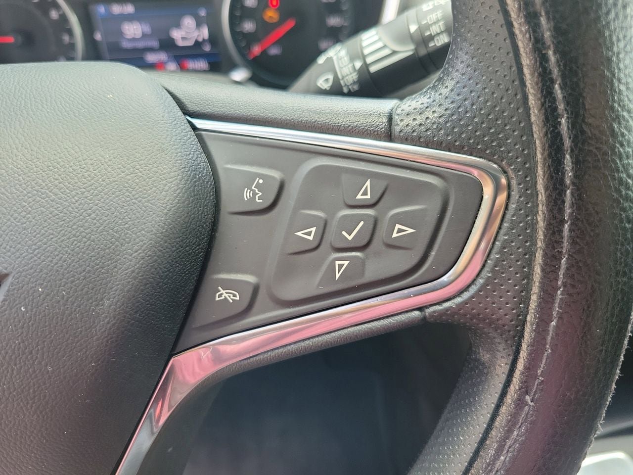 Used 2021 Chevrolet Equinox LT FWD image 20