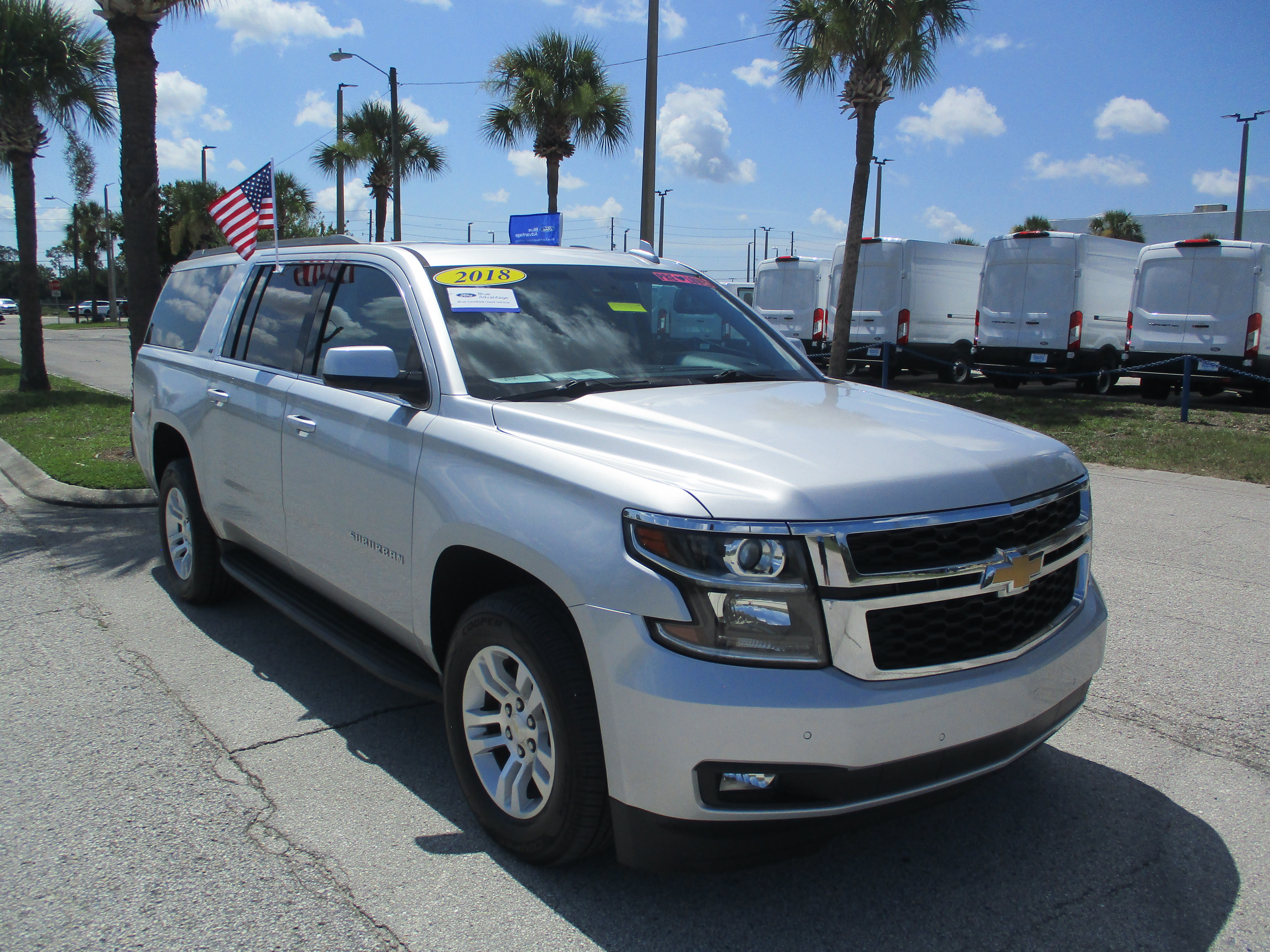 Used 2018 Chevrolet Suburban LT RWD image 1