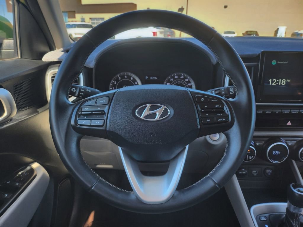 Certified 2021 Hyundai Venue SEL w/ Premium Package image 17