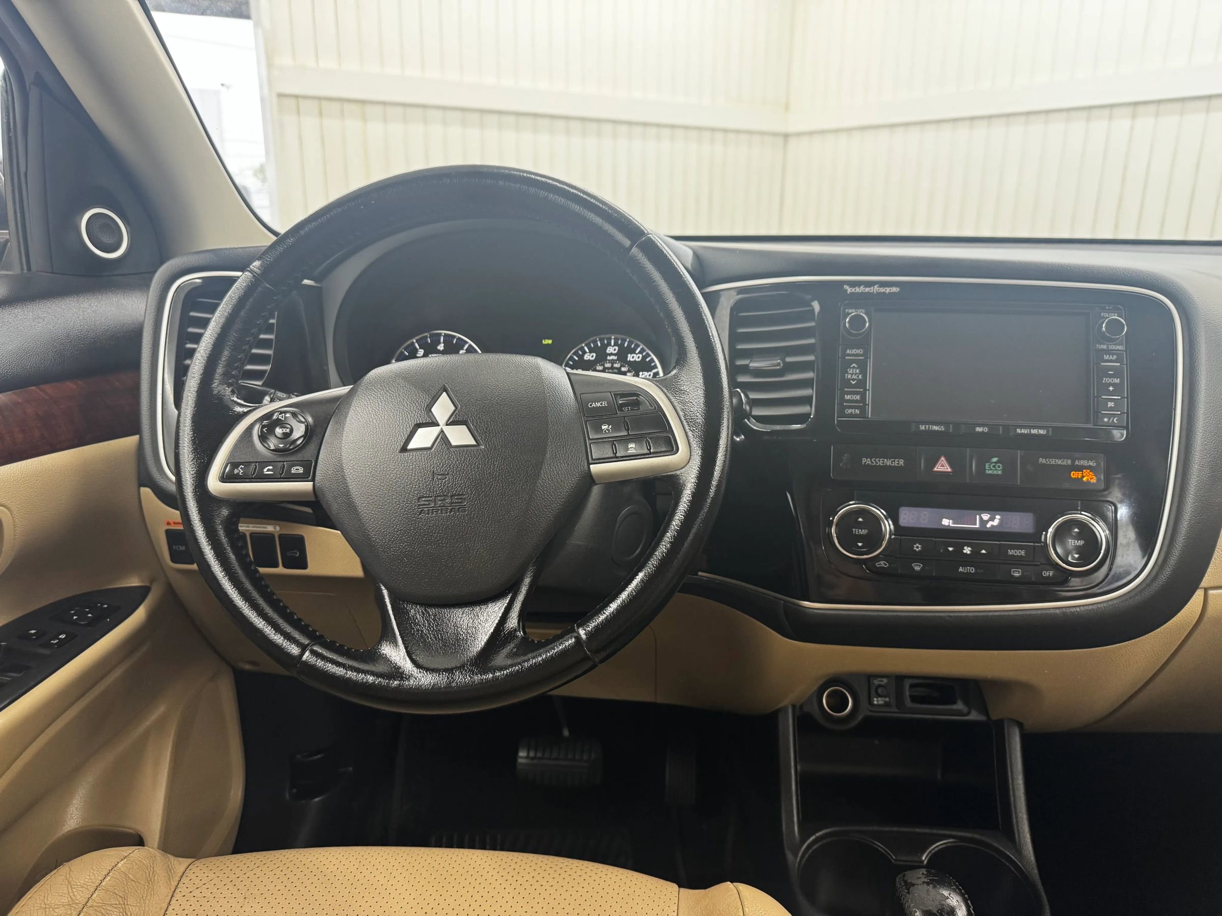 Used 2014 Mitsubishi Outlander SE image 15