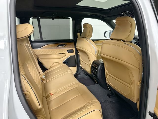 Used 2024 Jeep Grand Cherokee Summit AWD/4WD image 28