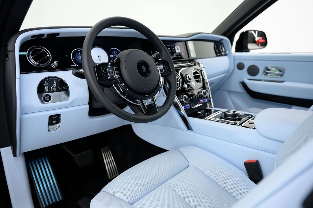 Used 2025 Rolls-Royce Cullinan AWD/4WD image 60
