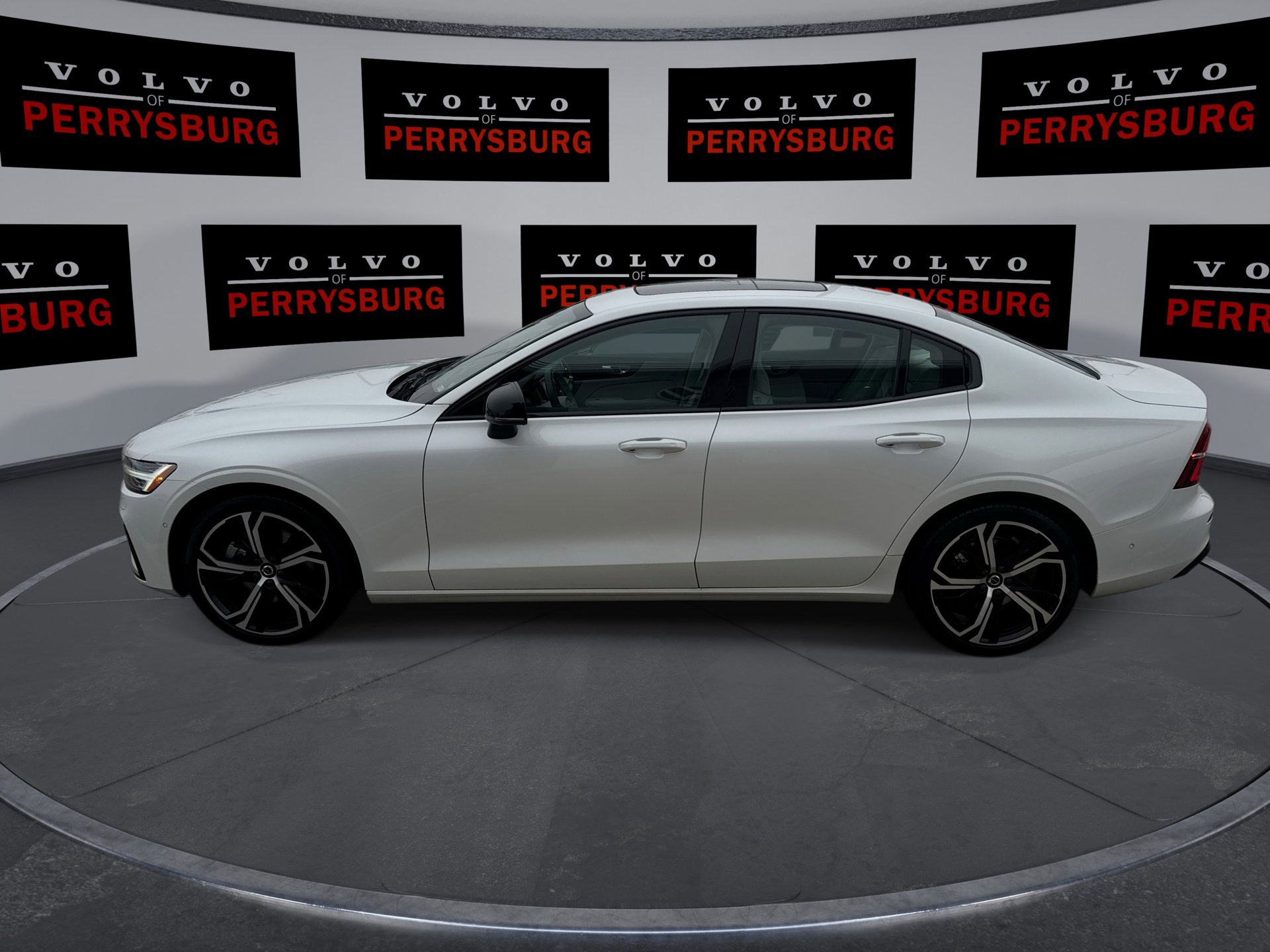 Used 2024 Volvo S60 B5 Plus w/ Climate Package image 5