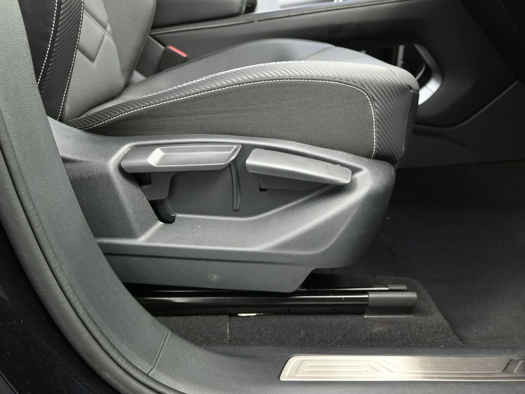 Used 2024 Volkswagen Atlas Cross Sport SE image 46