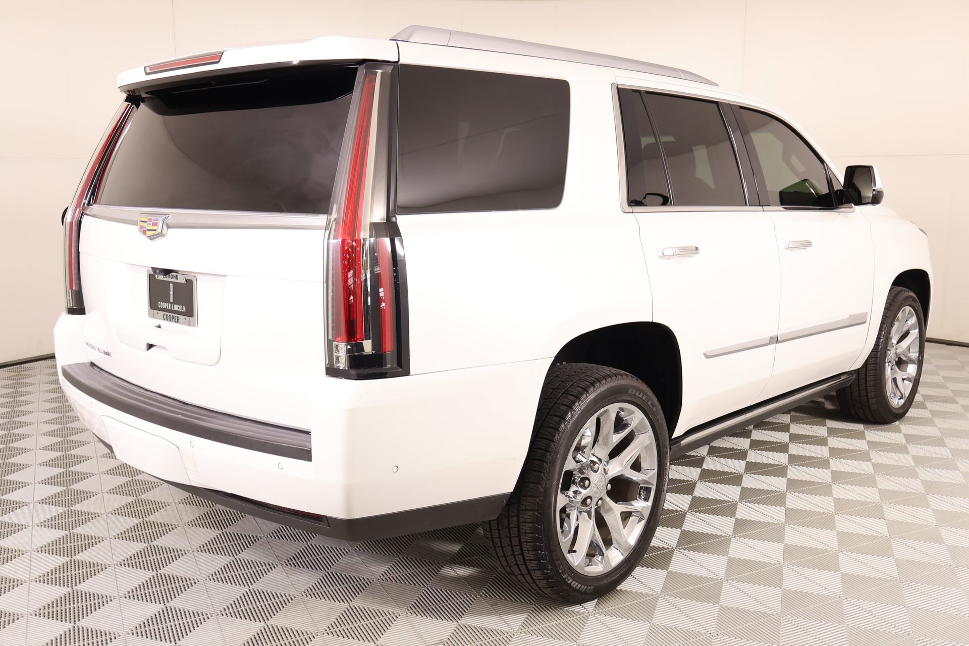 Used 2017 Cadillac Escalade Premium Luxury AWD/4WD image 24