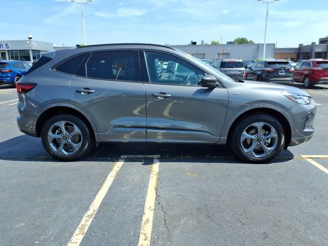 Used 2024 Ford Escape ST-Line w/ Tech Pack #1 AWD/4WD image 9