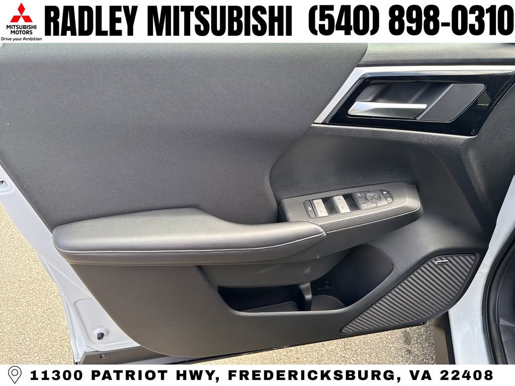 New 2026 Mitsubishi Outlander ES image 5