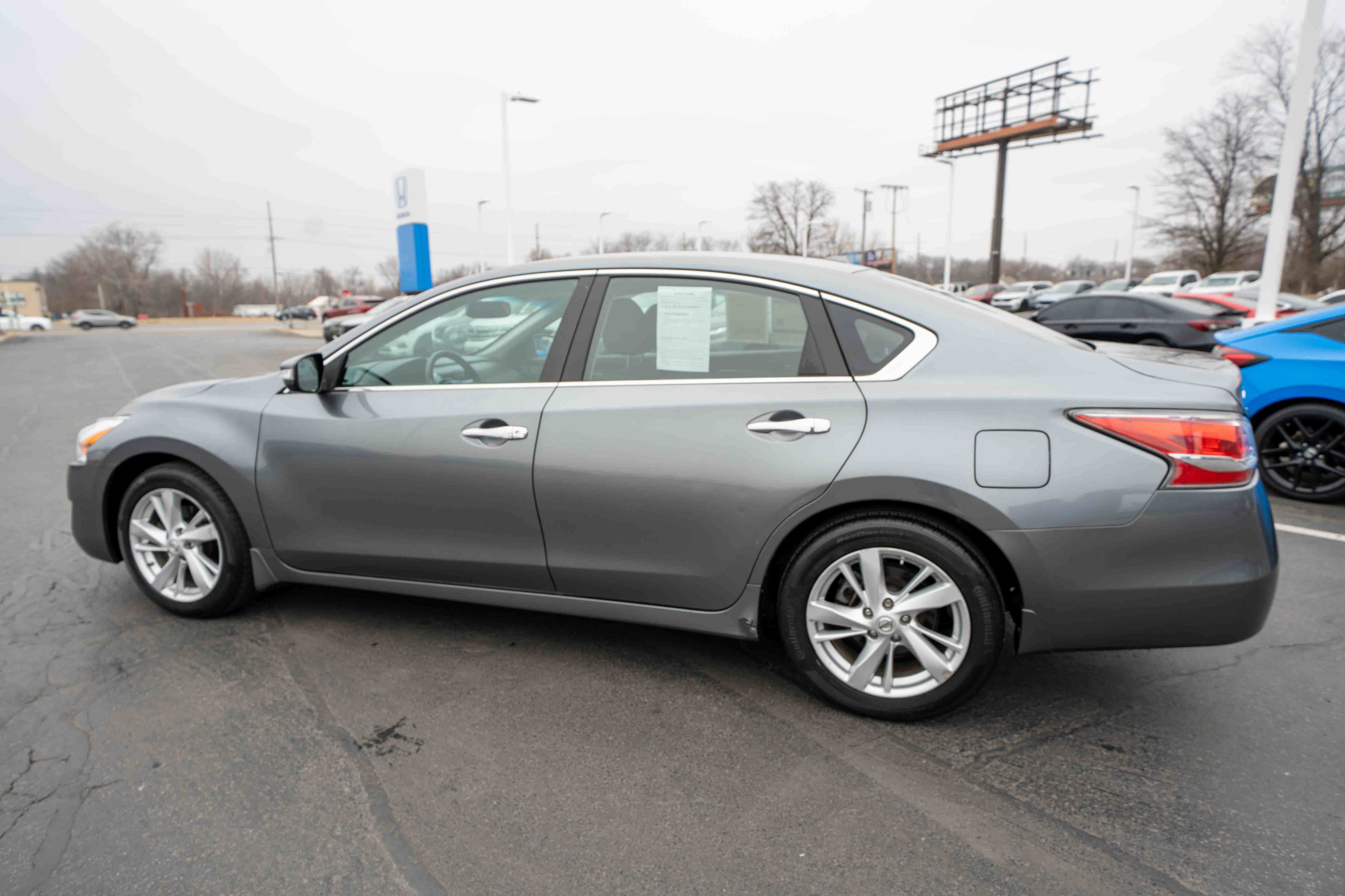 Used 2015 Nissan Altima 2.5 SV w/ Convenience Package image 4